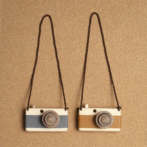 Wood Camera, Fanny And Alexander, Wooden Camera, Kids Camera, Toy Camera, Kids Room Inspiration, Diy Creative Crafts, European Vintage, Vintage Labels