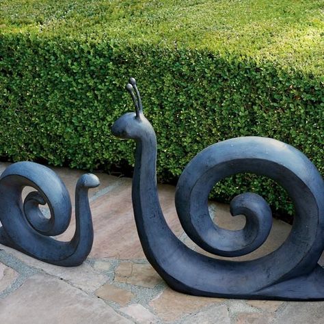 Snail Sculpture, Snail Garden, Outdoor Clock, Tulips Garden, Beer Cans, Garden Pottery, Garden Art Sculptures Diy, Garden Art Projects, Garden Art Sculptures