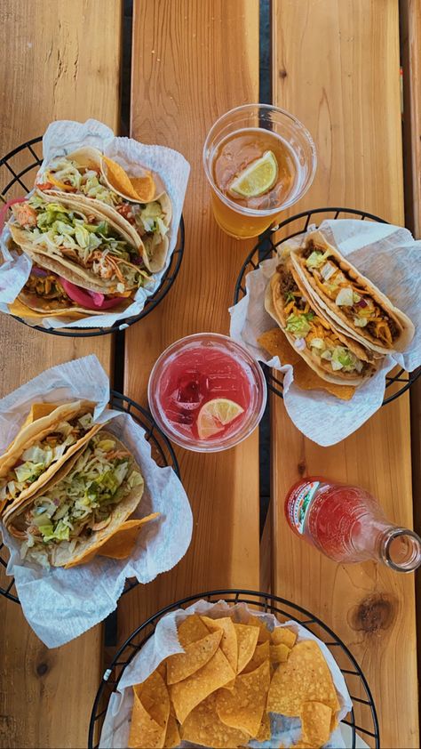 #tacos #foodphotography #foodporn #aesthetic #longisland Taco Salad Aesthetic, Taco Astethic, Taco Tuesday Aesthetic, Taco Aesthetic, Tacos Aesthetic, Taco Pictures, Summer Tacos, Foodporn Aesthetic, Tacos Mexicanos