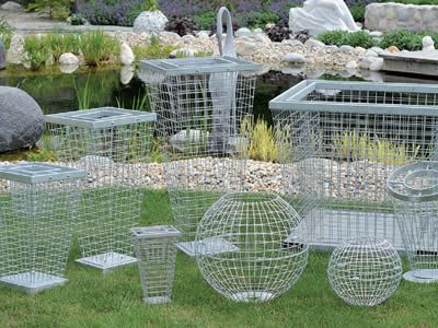 There are several welded gabion baskets with different sizes and various shapes. Building Facades, Gabion Baskets, Gabion Wall, Modern Landscape Design, Garden Deco, Ideas Garden, Fence Design, Modern Landscaping, Garden Cottage