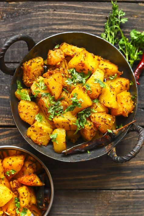 Masala Potatoes, Bombay Potato Recipe, Jeera Aloo, Bombay Potatoes, Holi Recipes, Aloo Recipe, Potato Fry, Aloo Recipes, Potato Curry