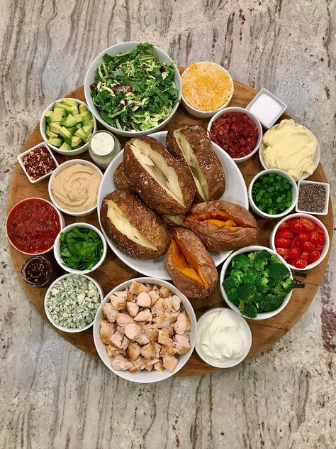 Build Your Own Baked Potato Board by The BakerMama Salad Bar Ideas, Baked Potato Bar, Best Baked Potato, Kids Fruit, Child Nutrition, Potato Bar, Food Bars, Bar Catering, Catering Display