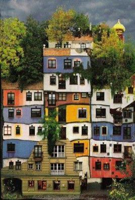 Cantilever Architecture, Hundertwasser Architecture, Hundertwasser Art, Unusual Buildings, Interesting Buildings, Colourful Buildings, M R, Vienna Austria, Green Roof