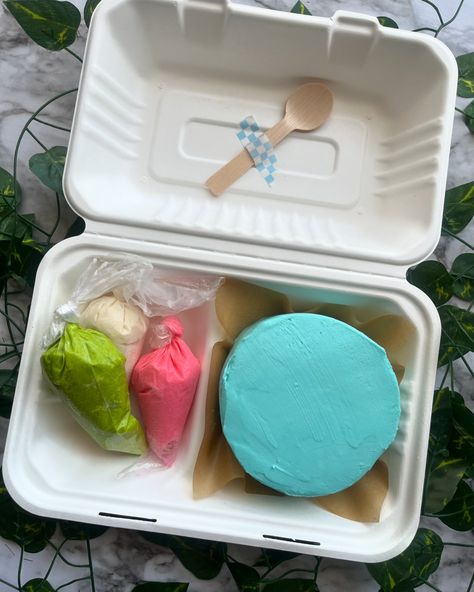 Diy bento cake kit💙 Diy Bento Cake, Fast Food Places, Cake Kit, Birthday Gold, Bento Cake, Food Spot, Cake Box, 17th Birthday, Diy Cake