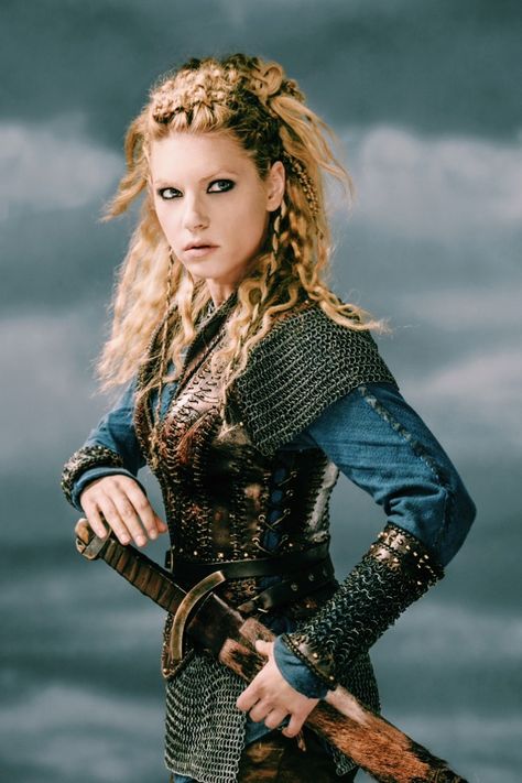 Lagertha | Vikings | Queen | Katheryn Winnick Katheryn Winnick Vikings, Lagertha Lothbrok, Lagertha Vikings, Viking Girl, Lagertha Hair, Vikings Lagertha, Viking Warrior Woman, Costume Viking, Vikings Season