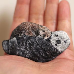 Akie Nakata | Bored Panda Baby Otter, Painted Rock Animals, Art Pierre, Baby Koala, Mommy And Baby, Rock Painting Ideas Easy, Rock Painting Patterns, Sea Otter, Paint Rock