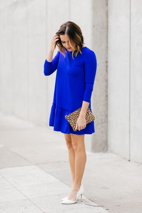 Anna of FleaurDille is looking brilliant in our bright blue long-sleeve drop waist dress. She dresses her look up by adding a pair of white pumps and a leopard printed clutch | Banana Republic Drop Waisted Dresses, Bright Blue Dress Outfit, Drop Waist Dresses, Grown Style, Bright Blue Dresses, Work Closet, Green Acres, Drop Waist Dress, Printed Clutch