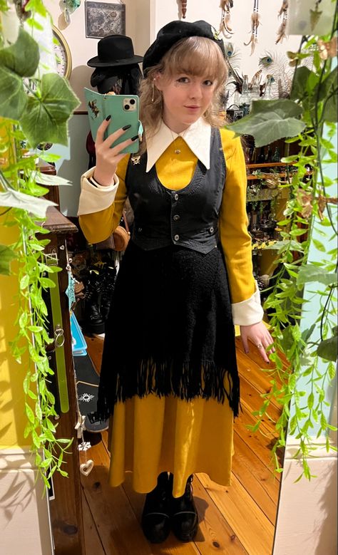 Kawaii Dreamcore, Bee Inspired Outfit, Dreamcore Fashion, Gothic Cottagecore Aesthetic, Yellow Outfit Ideas, Cottage Academia, Cottagecore Outfit, Outfit Aesthetics, Wild Outfits