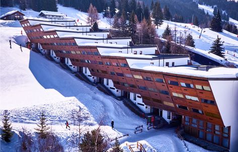 Les Arcs : La station créée par Charlotte Perriand fête ses 50 ans - IDEAT John Lautner, Iconic Architecture, Les Arcs, Charlotte Perriand, Millet, Ski Trip, Contemporary Architecture, Midcentury Modern, Modern Architecture