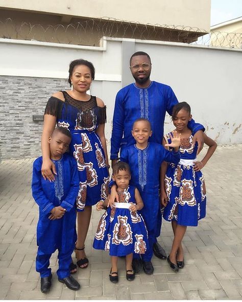 Blue Family Matching Sets, Cotton Matching Set For Weddings, Blue Cotton Wedding Dress, Fitted Blue Sets For Traditional Ceremonies, Traditional Cotton Dresses Matching Set, Couples African Outfits, African Designers, African Dresses For Kids, Afrikaanse Mode