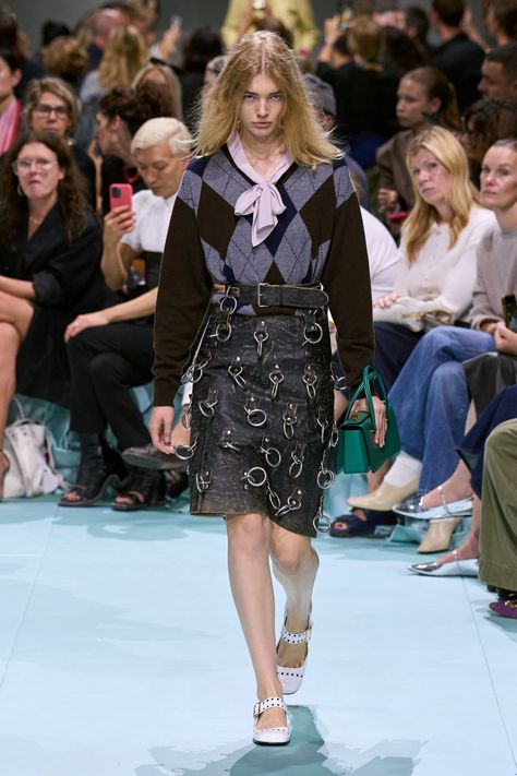 Prada Spring 2025 Ready-to-Wear Fashion Show | Vogue Faux Fur Fashion, Prada Spring, Spring 2025, Copenhagen Fashion Week, Milano Fashion Week, Street Style Paris, Spring Fashion Trends, Print Trends, Spring Dress