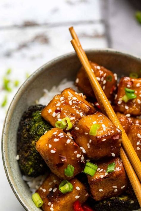 General Tso Tofu, Tofu Protein, Bbq Tofu, Vegan Rice, General Tso, Grilled Tofu, Eating Healthier, Tofu Dishes, American Dishes