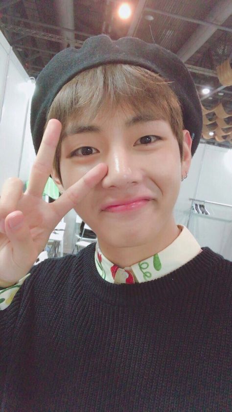 That same peace pose by V ✌ Taehyung Selca, V Bts Wallpaper, Korean Boy, Kim Taehyung Wallpaper, Boy Band, Fan Fiction, The Peace, V Taehyung, Daegu