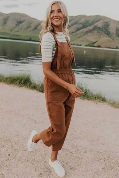 Комбінезон Spring Pants, Trendy Overalls, Teacher Fits, Trendy Bottoms, Overalls Outfit, Elegante Casual, Cute Fall Outfits, Cute Summer Outfits, Outfits Casual