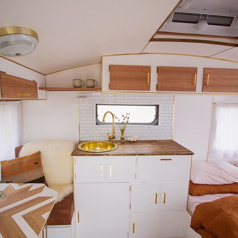 Boho Camper Kitchen, Boho Caravan Interior, Retro Caravan Interiors, Small Caravan Interior, Bohemian Caravan, Caravan Kitchen, Caravan Renovation Diy, Caravan Interior Makeover, Vintage Caravan Interiors