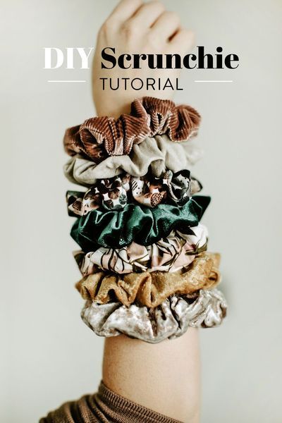 Scrunchie Tutorial, Diy Scrunchie, Suzy Quilts, Diy Hair Scrunchies, Sewing Machine Thread, Scrunchies Diy, Sewing To Sell, Holiday Sewing, Kids Sewing