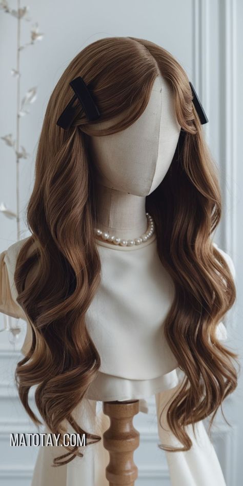 Wavy Hairstyles For Graduation, Hair Inspo Graduation, Hairstyles With Waves, Hair For Graduation, Graduation Look Makeup, Graduation Hairstyles With Cap, Shoulder Length Curls, Graduation Hair, Congratulations Graduation