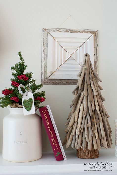 Recycled Christmas Tree, Driftwood Christmas Tree, Natural Christmas Decor, Driftwood Projects, Wooden Christmas Tree, Christmas Tree Decorations Diy, Xmas Deco, Driftwood Crafts, Natural Christmas