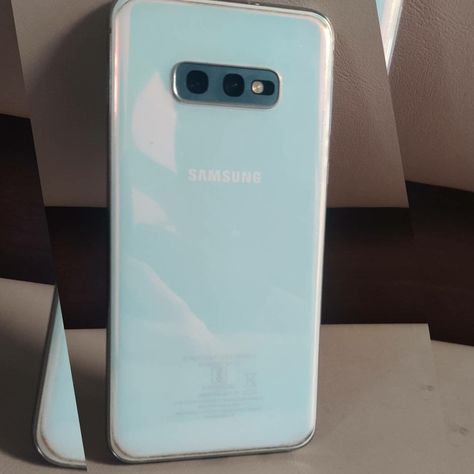 Infinity O display of the samsung S10e. Premium sky blue color is lit. Samsung S10e, Dream Phone, Sky Blue Color, Samsung Products, Samsung S10, Sky Blue, Mobile Phone, Smartphone, Samsung Galaxy