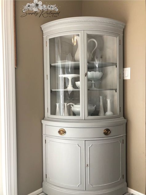 Armoire Fine, Corner Cabinet Dining Room, Vintage Corner Cabinet, Corner China Cabinets, Corner China Cabinet, Dining Room Corner, Corner Curio, Corner Hutch, Cabinet Hutch