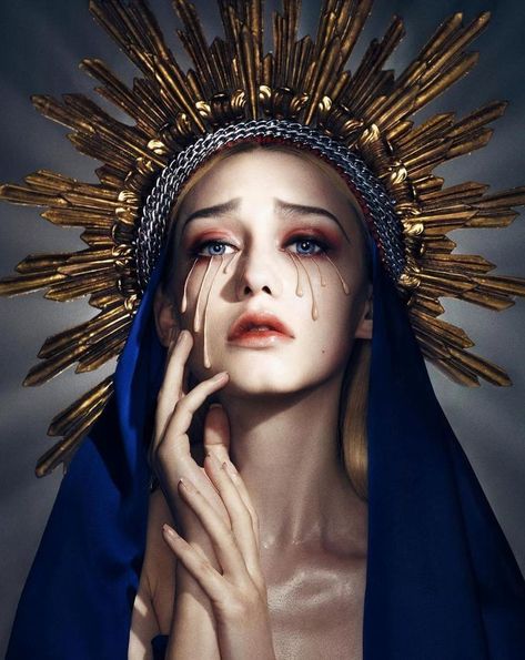 Chris Knight, Creepy Halloween Makeup, Fine Art Portraits, Dark Beauty, Photoshoot Inspiration, Our Lady, Headdress, Maquillaje De Ojos, Pose Reference