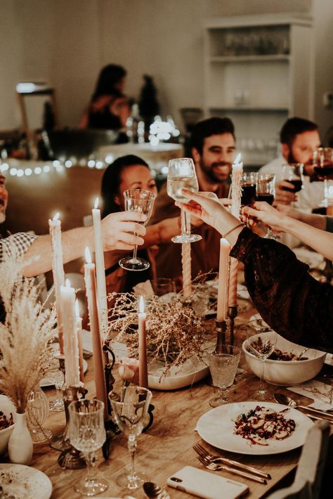 11 New Year’s Eve Party Trends That Will Excite You Nye Cabin Party, Aurora Branding, Wine Smoothie, New Years Dinner Party, Nye Dinner, New Years Dinner, New Years Eve Dinner, Party Trends, Dinner Party Table