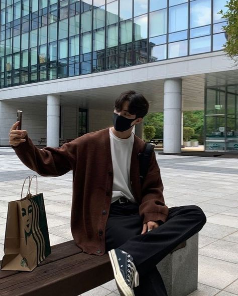 Streetwear Men Outfits Aesthetic, Asian Male Fashion, Masc Style, Shadow Pics, Men Outfits Aesthetic, Men Dresses, How To Dress Well, Korean Street Fashion Men, Guy Outfits