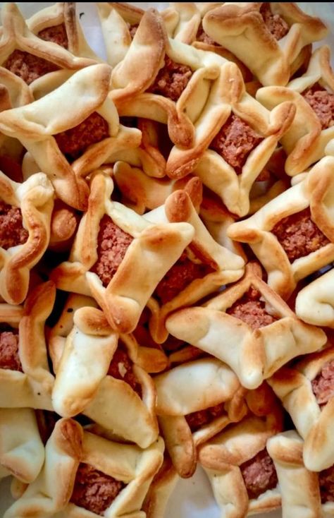 Lebanese Food Recipes, East Recipes, Middle East Recipes, Arabic Recipes, Lebanese Food, Mediterranean Food, Lebanese Recipes, Arabic Food, Food Culture