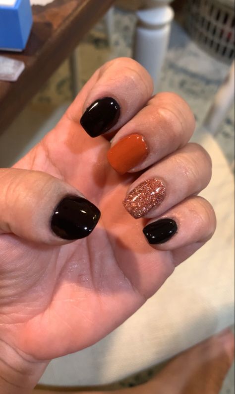 Nails For October 2022, Gel October Nails, Short Acrylic Nails September, Revel Nail Spiced, Cute Fall Manicure Ideas For Short Nails, Gel Dip Nails Designs Fall, Gel Fall Nails 2022, Dip Nail Halloween Ideas, Revel Halloween Nails