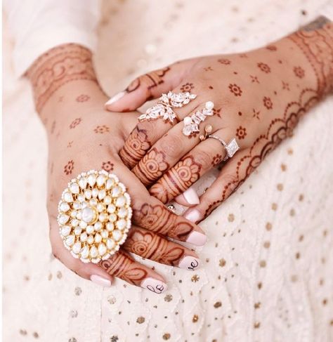 10 Trending Cocktail Ring Designs for Brides to Rock at Her Wedding Karva Chauth Mehndi Designs, Cocktail Ring Designs, Finger Henna Designs, Henna Art Designs, Modern Mehndi Designs, Pretty Henna Designs, Wedding Mehndi Designs, Bridal Mehendi Designs, Mehndi Designs For Girls