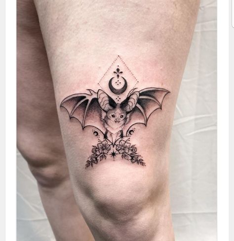 Apprenticeship Portfolio, Bats Vampire, Tatts Ideas, Bats Tattoo Design, Knee Tattoos, Arm Sleeve Tattoos For Women, Flash Ideas, Tattoo Apprenticeship, Tattoo Concepts