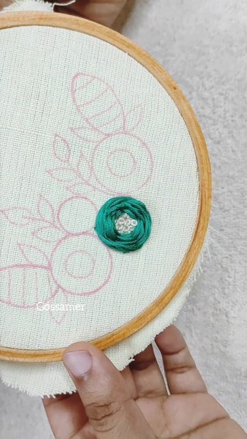 Woven Rose Embroidery Design, Woven Rose Embroidery, Rose Embroidery Designs, Name Embroidery, Hand Embroidery Flowers, Art Embroidery, Learn Embroidery, Rose Embroidery, Embroidery Hoop Art