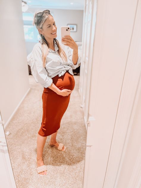 Shirt Over Dress Outfit Pregnant, Shirt Over Dress Outfit, Maternity Pencil Skirt, Shirt Over Dress, Pencil Skirt Outfit, Pregnant Girlfriend, Pregnant Style, Maternity Belt, Easy Go