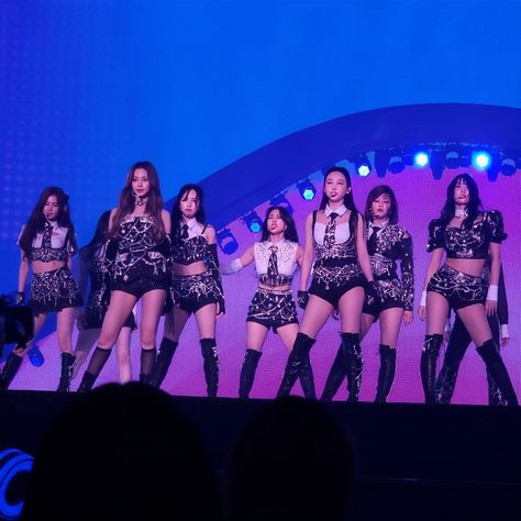 Twice Tour Outfits 2023, Ready To Be Twice Outfits, Twice Ready To Be Outfits, Twice Tour Outfits, Twice Concert Aesthetic, Twice Concert Outfits, Twice Outfits Concert, Twice Stage Outfits, Twice Concert Outfit