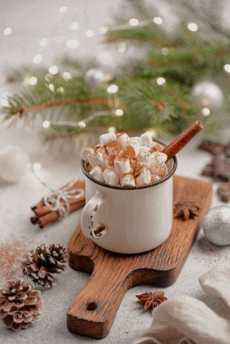 Christmas Food Photography, Joulun Aika, Flatlay Photography, Christmas Hot Chocolate, Chocolate Caliente, In A Mug, Hot Chocolate Recipes, Christmas Photography, Cozy Christmas