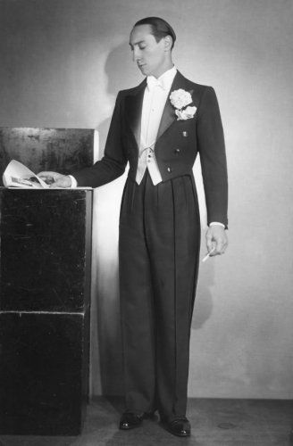 White tie. High rise in trousers. High Rise Trousers Men, 1920s Butler, White Tie Suit, White Tie Tuxedo, Black Tie Men, White Tie Event, Fashion Installation, Black And White Tuxedo, Classic Tuxedo