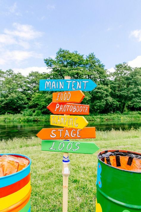 Glastonbury Party Theme, Glastonbury Festival Party Ideas, Festival Themed Party Food, Festival Signs Diy, Kids Festival Party Ideas, Festival Party Ideas, Diy Festival Decorations, Festival Decorations Outdoor, Festival Signage