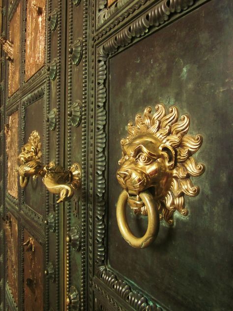 3d Tiskárna, Lion Door Knocker, Door Knobs And Knockers, Ivy House, Door Detail, Enchanted Home, Old Door, Door Knocker, Door Furniture