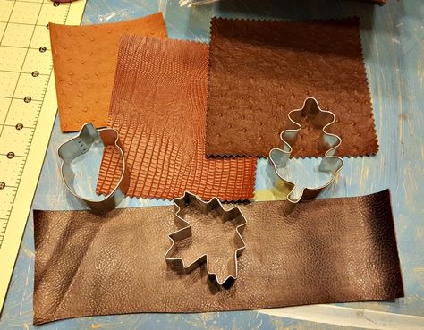 Easy Leather Projects For Beginners, Crafts With Leather Sheets, Projects With Leather Scraps, Ideas For Leather Scraps, Leather Diy Gifts, Quick Leather Crafts, What To Do With Leather Scraps, Suede Sewing Projects, Leather Offcut Projects