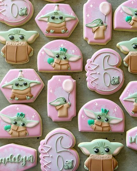 Girl Star Wars Party, Star Wars Birthday Cookies, Baby Yoda Cookies Decorated, Baby Yoda Birthday Party Ideas Girl, Grogu Birthday Party, Baby Yoda Cookies, Baby Yoda Party, Yoda Cookies, Star Wars Kids Party