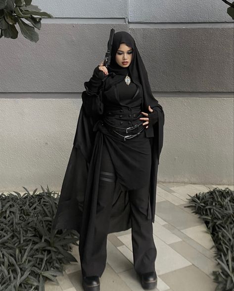 Goth Hijabi, Aesthetic Hijab Outfit, Fantasy Fits, Spiritual Outfits, Outfit Muslim, Hijab Ideas, Y2k Inspo, Aesthetic Hijab, Goth Stuff