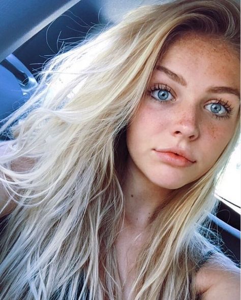 Annika Boron Superenge Jeans, Most Beautiful Eyes, Blonde Hair Blue Eyes, Halloween Hair, Beauty Hacks Video, Beauty Videos, Womens Haircuts, Beauty Face, Simply Beautiful