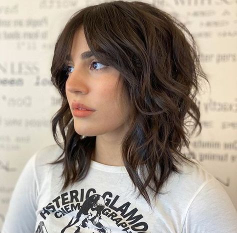 Medium Gray Shag Haircuts, Choppy Haircuts For Straight Hair, Shoulder Length Wavy Shag With Bangs, Silver Shag Hairstyles, Medium Hair W Bangs, Fine Shag Haircut, Female Shag Mullet, Shag Bob No Bangs, Shoulder Length Shag No Bangs