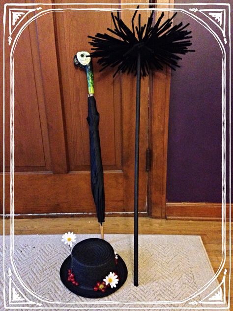 Mary Poppins DIY props I made for our Mary and Bert costumes. Mary Poppins Halloween, Mary Poppins Party Decorations, Mary Poppins Hat, Mary Poppins Musical, Mary Poppins Party, Mary Poppins Costume, Halloween Costumes To Make, Diy Props, Harvest Party