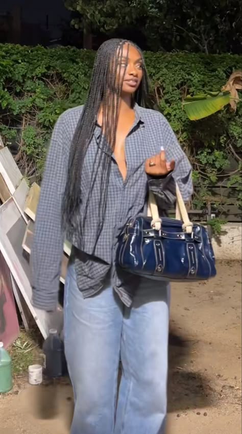 Cool Spring Outfits 2024, Outfits For Painting Date, Outfits With Braids, Blue Blouse Outfit, Streetwear Outfits Aesthetic, Black Women Style Fashion, Movie Outfit Ideas, Mode Dope, Looks Rihanna