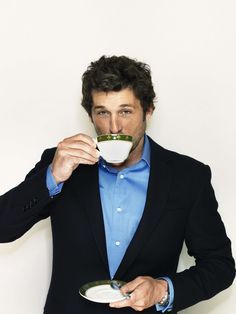 Patrick Dempsey drinking tea. Patrick Dempsy, People Drinking Coffee, Cuppa Tea, Patrick Dempsey, Celebrity Wallpapers, Drinking Coffee, Grey's Anatomy, Man Crush, Greys Anatomy