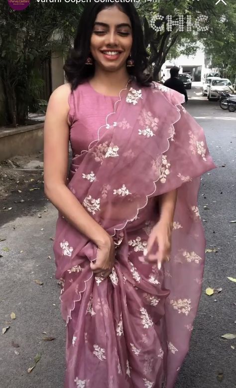 Simple Fancy Sarees, Saree Models Latest, Orgenza Saari Blouse Design, Organza Sarees Blouses Design, Blouse Design For Organza Saree, Blouse Designs For Organza Sarees, Short Sleeve Blouse Designs Saree, New Trending Sarees, Organza Saree Blouse Designs Latest