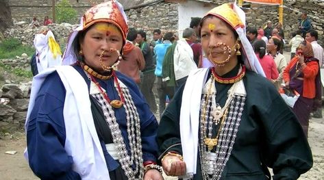 Uttarakhand Traditional Dress, Traditional Dress Men, Woolen Cap, Dress Men, Indian Dance, Dress Drawing, Traditional Attire, Married Woman, Woolen Coat