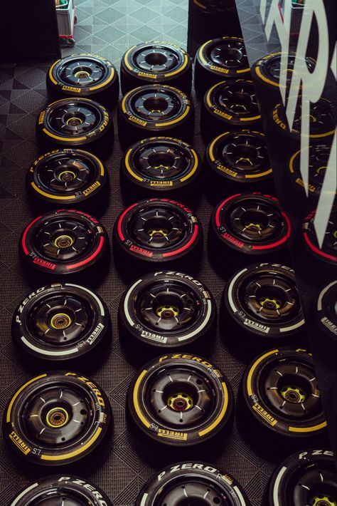 F1 Tires, F1 Tyres, F1 Photography, Tire Marks, F1 2024, Williams Racing, Lewis Hamilton Formula 1, Pirelli Tires, Oscar Piastri