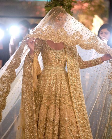 Élan on Instagram: “Élan bridal couture marries subtle flamboyance with tasteful handcrafted adornment that creates an everlasting impression. Ensure all eyes…” Elan Bridal, Chic Prom Dresses, Walima Dress, Desi Wedding Dresses, Nikkah Dress, Wedding Lehenga Designs, Asian Bridal Dresses, Latest Bridal Dresses, Bridal Dresses Pakistan